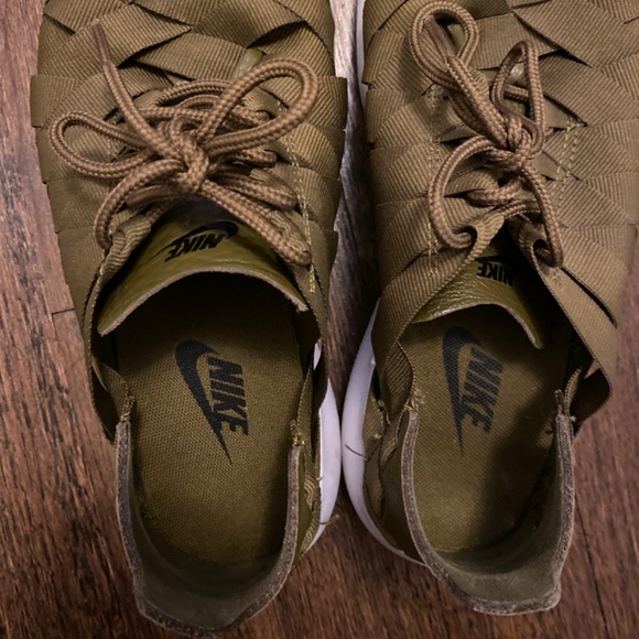 Nike Women’s Juvenate Woven Running Sneaker - Picture 7 of 8